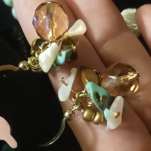 Turquoise howlite necklace on silk string 18 inches long nwot with earrings - Picture 10 of 10